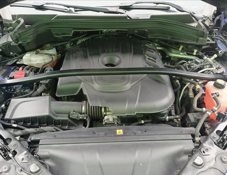 Alfa Romeo Stelvio 37
