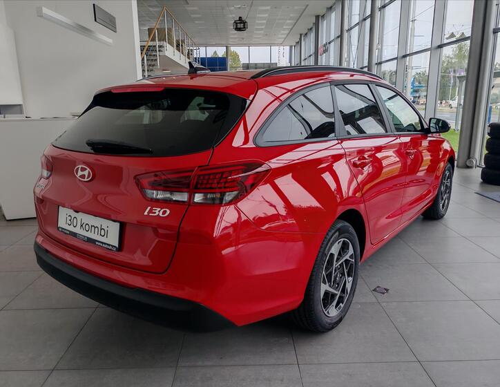 Hyundai i30 4