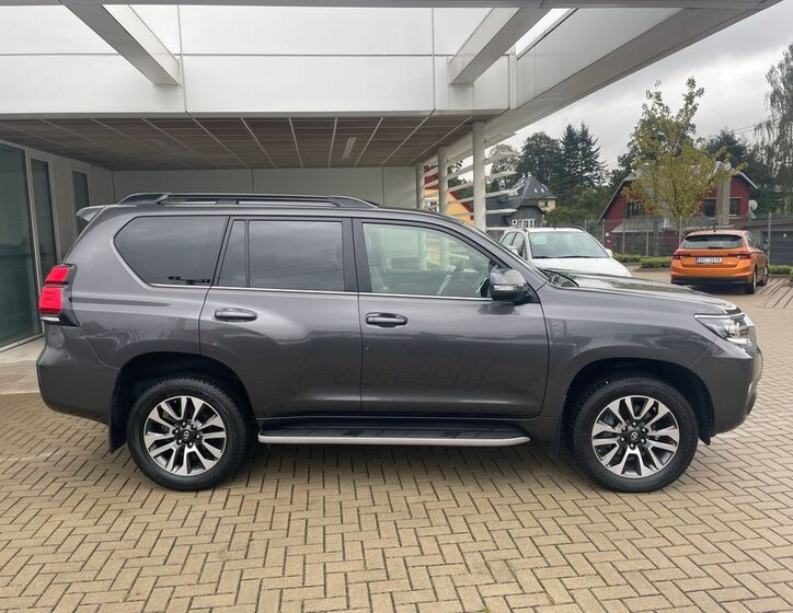 Toyota Land Cruiser 7