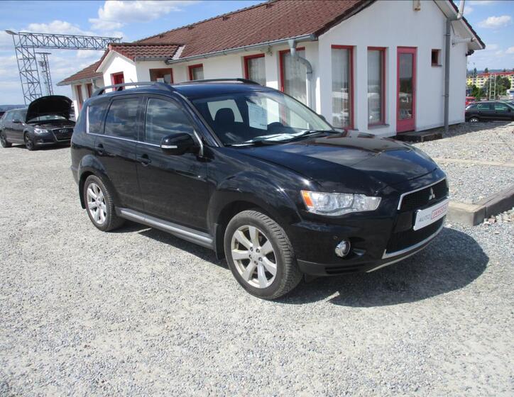 Mitsubishi Outlander 1