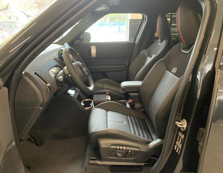 Mini Countryman 9