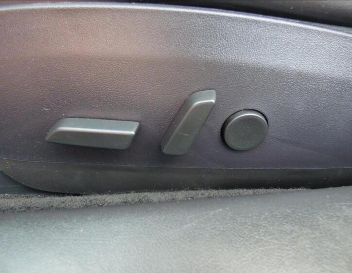 Tesla Model 3 32