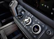 Land Rover Defender 17