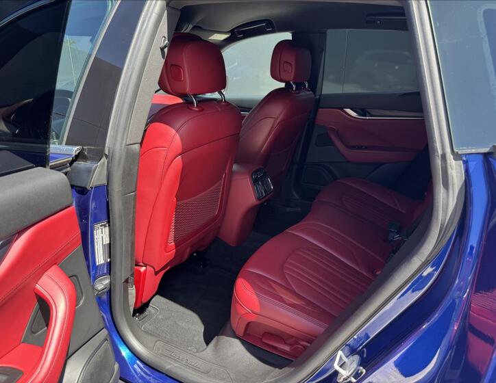 Maserati Levante 12