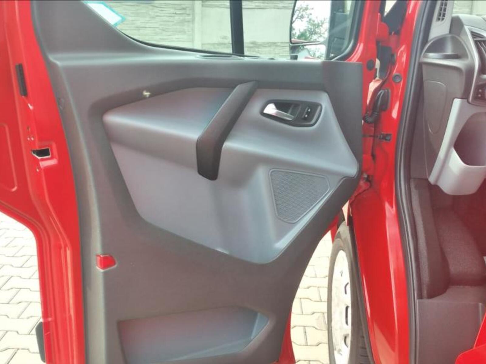 Ford Transit Custom 9