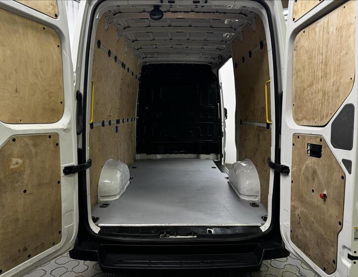 Volkswagen Crafter 28