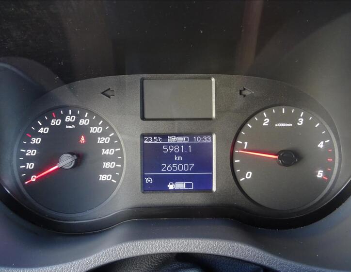 Mercedes-Benz Sprinter 11