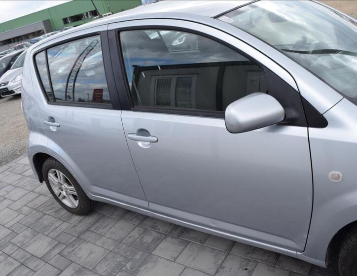 Daihatsu Sirion 8