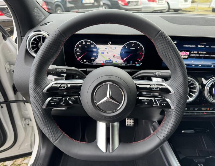 Mercedes-Benz GLA 7