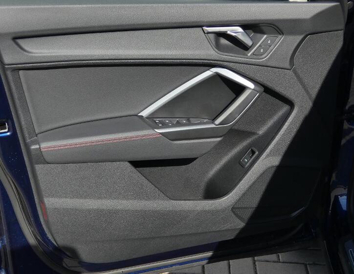 Audi Q3 8