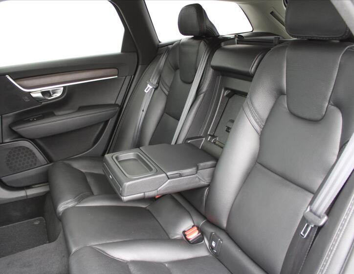 Volvo V90 11