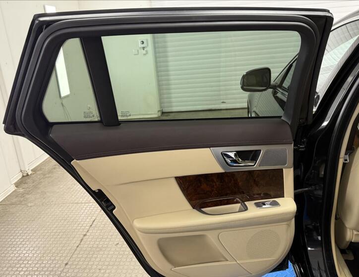 Jaguar XF 35
