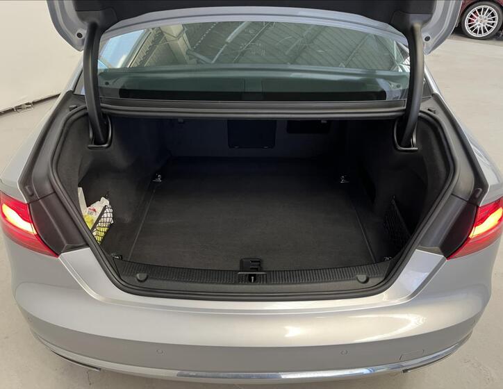 Audi A8 31