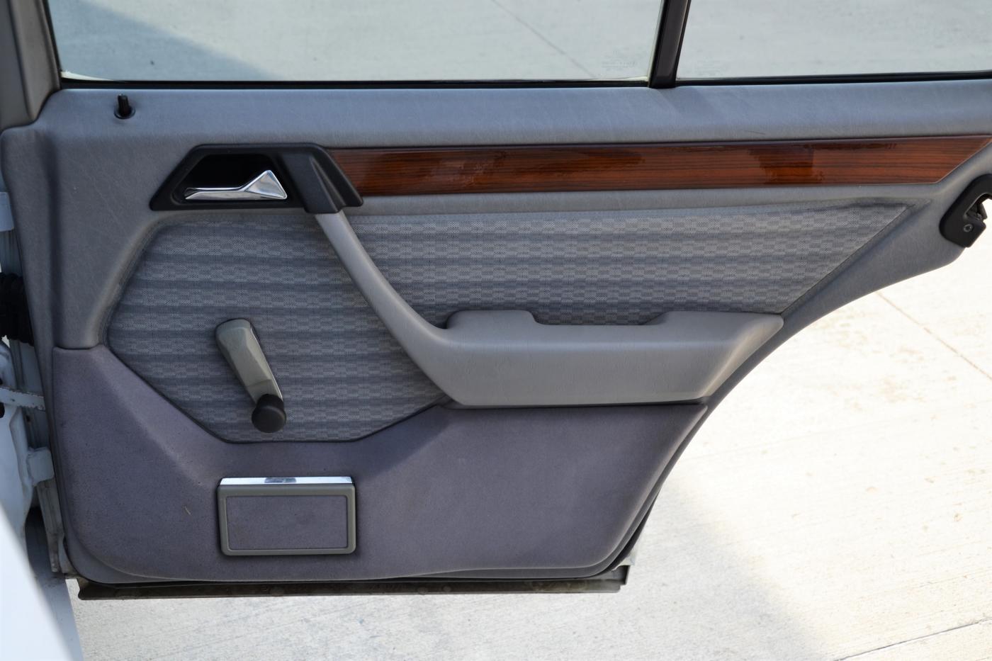 Mercedes-Benz 124