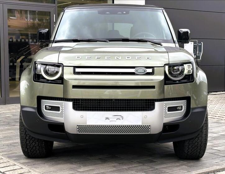 Land Rover Defender 10