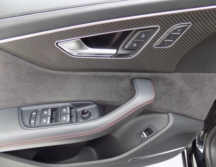 Audi RS Q8 23