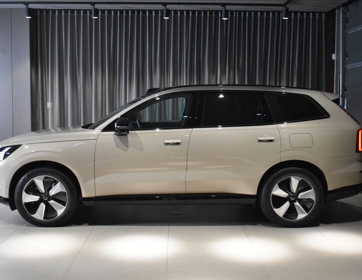Volvo EX90 2