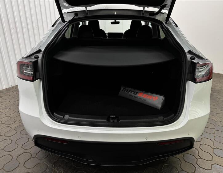Tesla Model Y 27