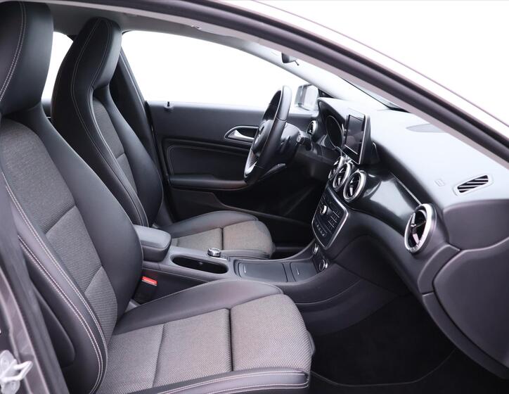 Mercedes-Benz CLA 13