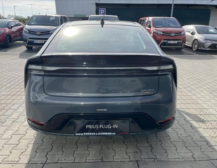 Toyota Prius 4