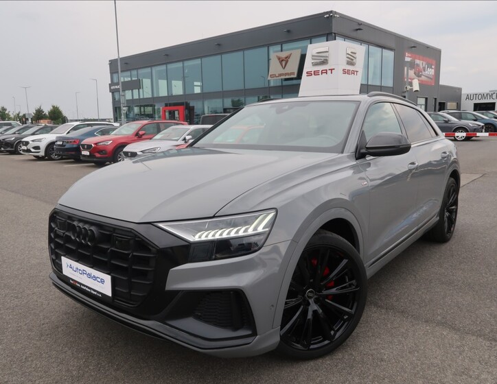 Audi Q8 1