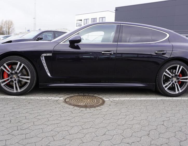 Porsche Panamera 22