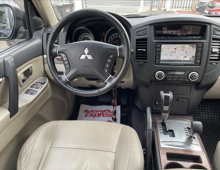Mitsubishi Pajero 13