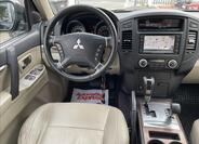 Mitsubishi Pajero 13