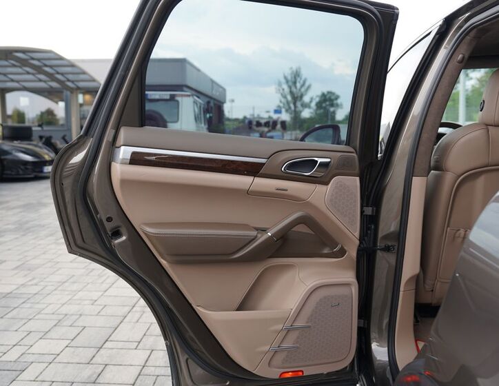 Porsche Cayenne 22