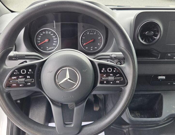 Mercedes-Benz Sprinter 11