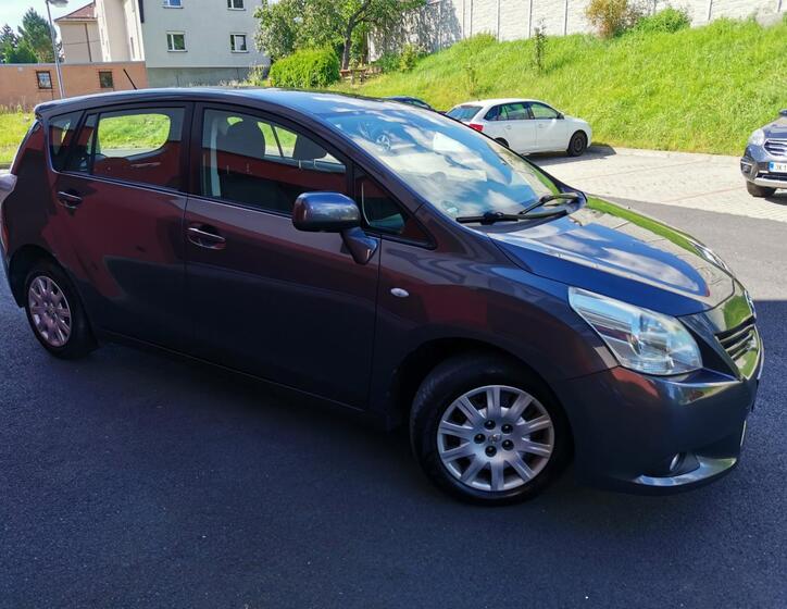 Toyota Verso 5