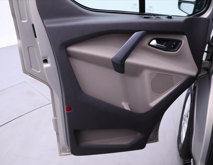 Ford Tourneo Custom 10