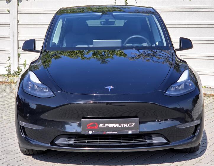 Tesla Model Y 2