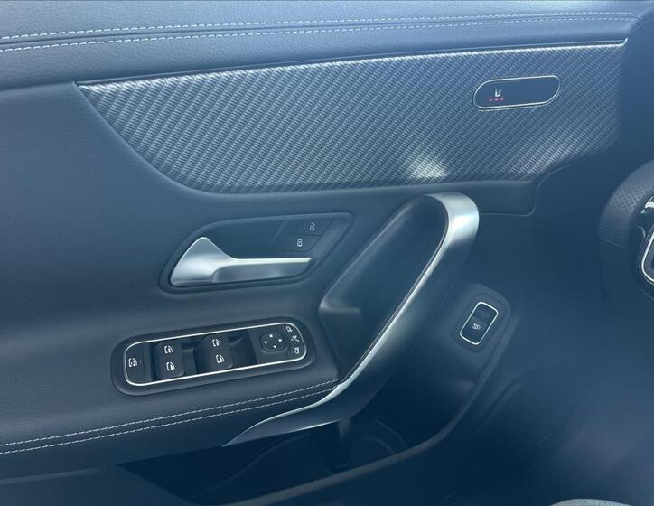 Mercedes-Benz CLA 12