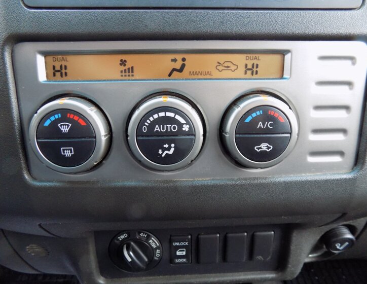 Nissan Navara 25