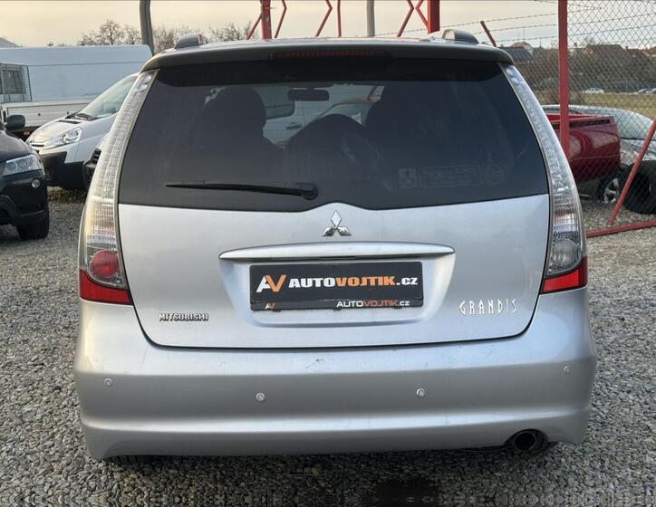 Mitsubishi Grandis 6