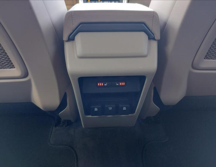 Land Rover Discovery Sport 24