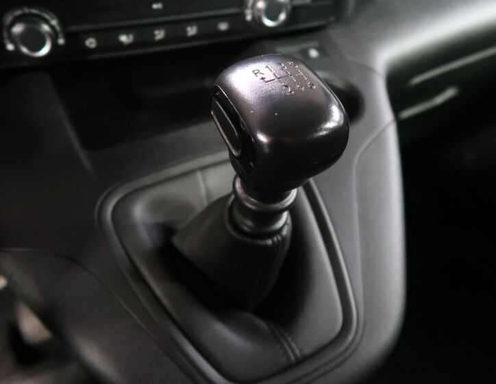Peugeot Rifter 26