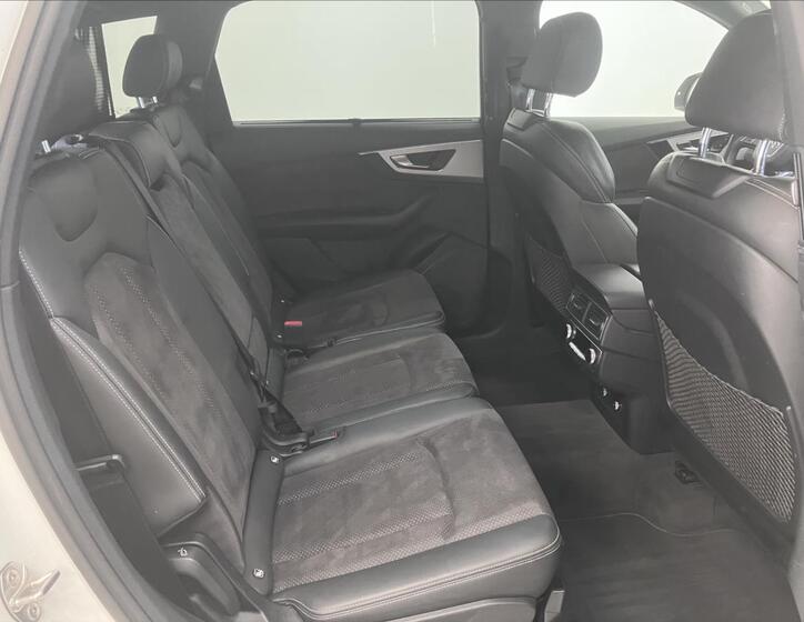 Audi Q7 17