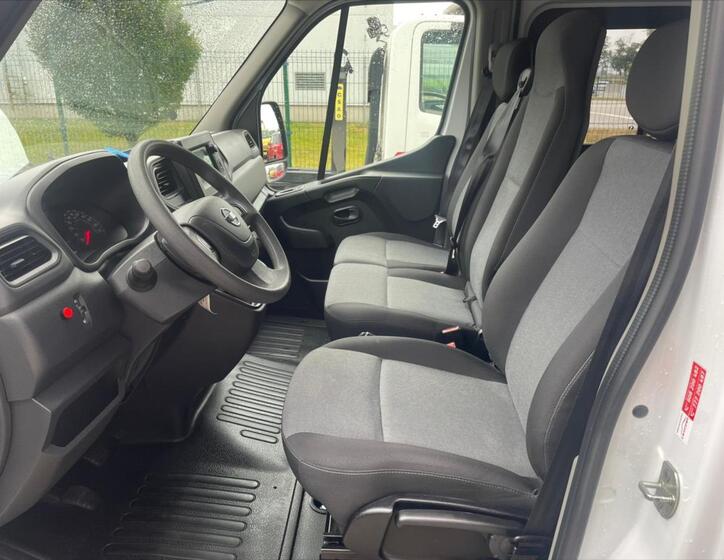Nissan Interstar 9