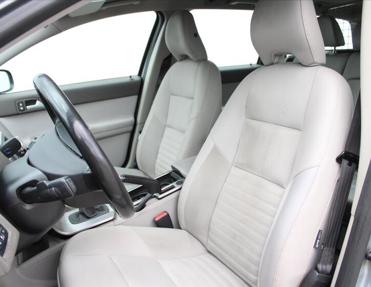 Volvo V50 10