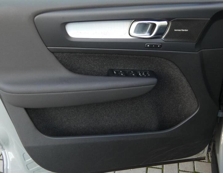 Volvo XC40 8