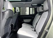 Land Rover Defender 21