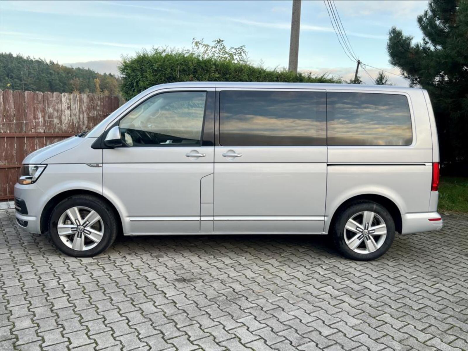 Volkswagen Multivan 2