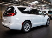 Chrysler Pacifica 9