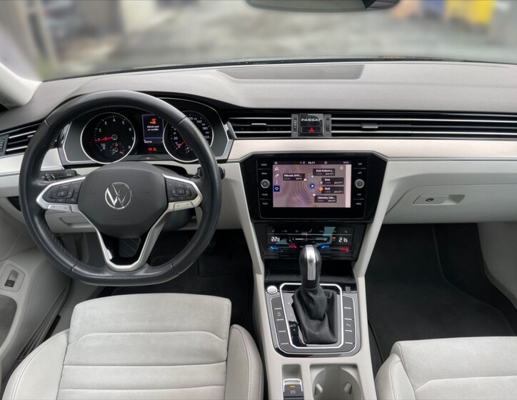 Volkswagen Passat 9