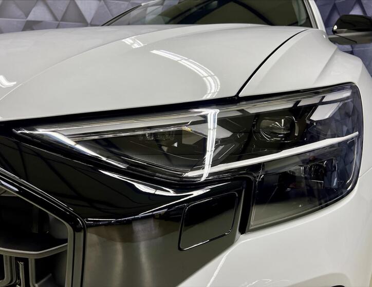 Audi Q8 7