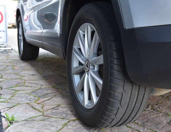 Volkswagen Tiguan 9