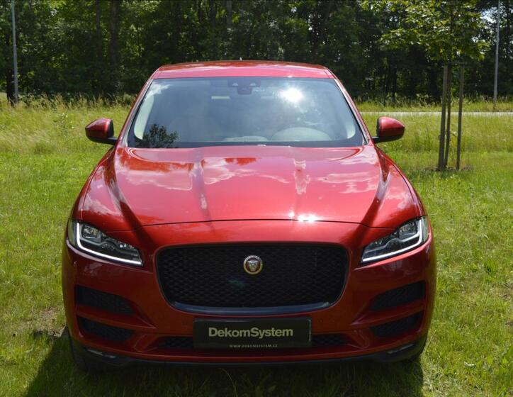 Jaguar F-Pace 2