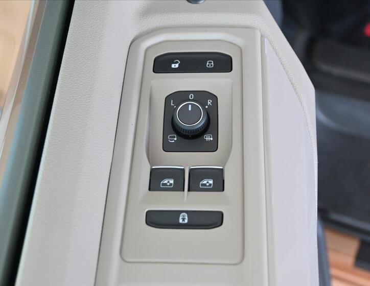 Volkswagen Multivan 26